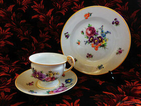 Míšeň, Meissen - porcelánový šálek s květinami