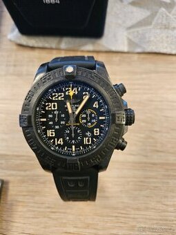 Hodinky Breitling Avenger Hurricane Military
