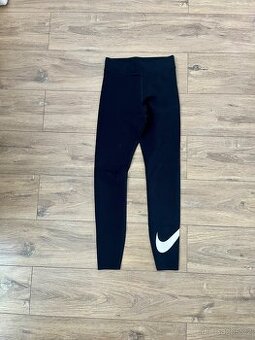 Nové legíny Nike