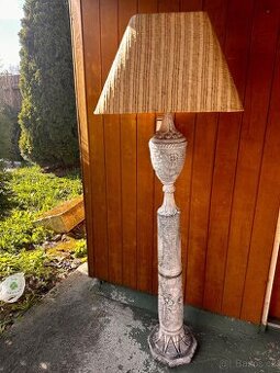 Starozitna lampa, samostatne stojici