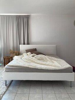 IKEA dvojlůžko 180 x 200 polstrované - 1