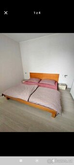 S DOVOZEM manželská postel masiv rošty noční stolky