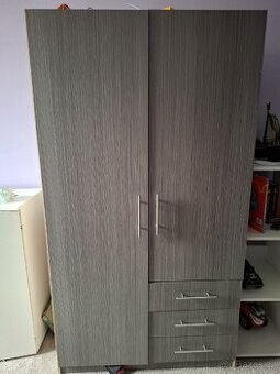 Skříň