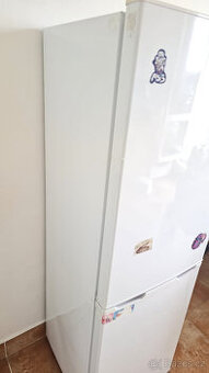 Immediate sale Goddess Refrigerator with freezer RCD0150GW8A