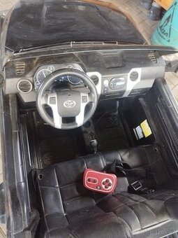 Dětské elektrické auto Toyota