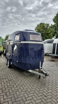 Přívěs na 2 koně celolaminátový se sedlovnou MUSTANG