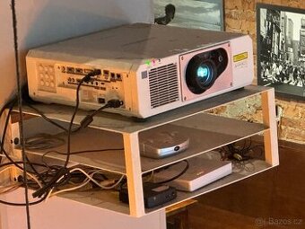 TV projektor Panasonic PT-RZ570W-na nahradni dily