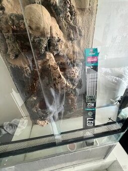 Terárium 140x41,5x57,5 + led bar 47cm