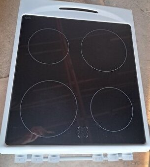 Sklokeramický sporák Amica.