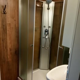 Sprchový kout s vaničkou