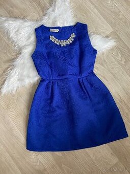 Elegantní modré šaty | vel. M | výrazný náhrdelník