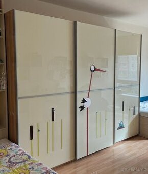 Šatní skříň, posuvné dveře, vanilka/ořech, 270x60x220cm