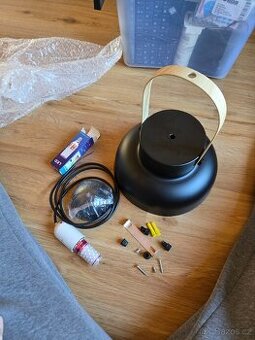 Závěsná lampa třeba do kuchyně