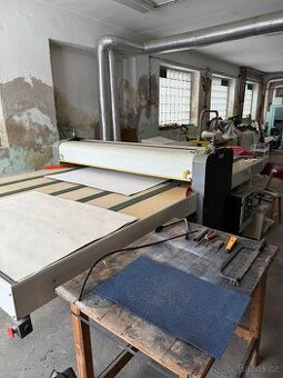 Průmyslový řezací stůl – textil / karton