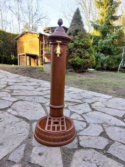 Vodovodní sloupek - kašna - litinová výlevka