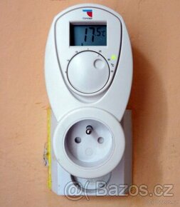 Zásuvkový elektronický termostat TZ33
