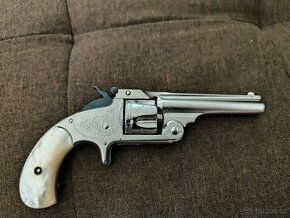 Historický revolver Smith & Wesson SA .32sw