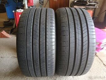 2xletní pneu 275/40/19.Pirelli.