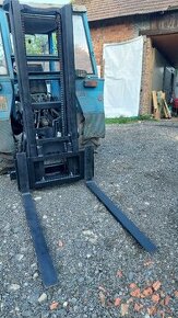 Zvedací zařízení za traktor