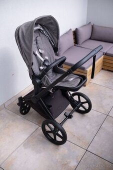 Cybex Priam 2023 Matt Black + Manhattan Grey Plus Seat Pack