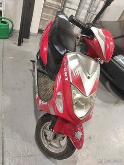 Prodám Skutr Rhon 50 na díly