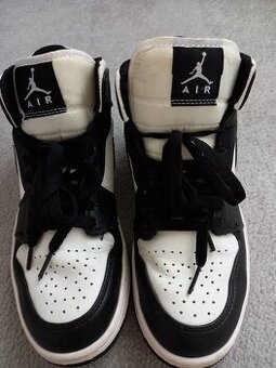 Kotníkové boty Nike Jordan vel. 40 černobílé
