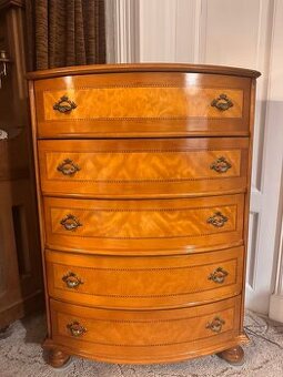 Komoda v top stavu - 5 šuplíků, kvalitní nábytek