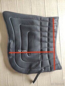 Podsedlová dečka Manmat, barokní s cípem, černá