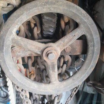 RUČNÍ KLADKOSTROJ ŘETĚZOVÝ