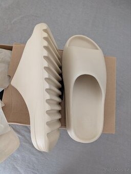 Yeezy slides bone vel. 45 YZY