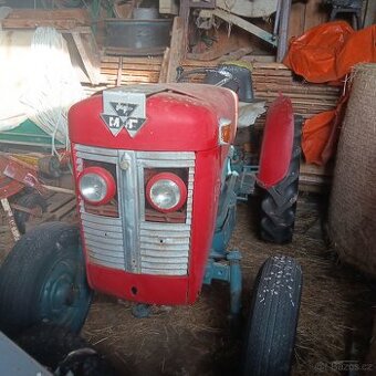 Traktor Massey Fergusson