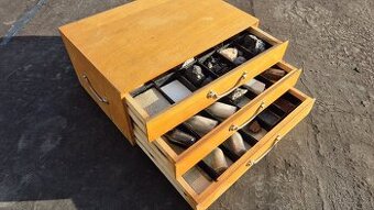 Starožitná školní sbírka minerálů