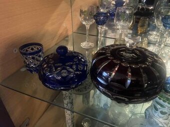Luxusní broušené křišťálové dózy (modrá a červená)