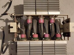 Tyristorový třífázový řízený usměrňovač.