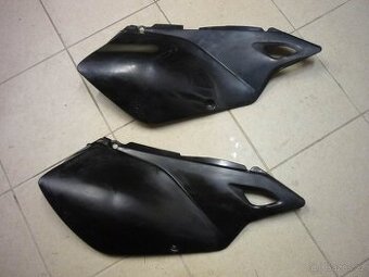 Suzuki DRZ 400 r.v.2006 podsedadlový plast