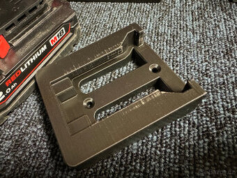 Držáky na baterie a zařízení Milwaukee 18V