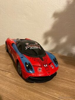 Spider-Man auto na dálkové ovládání.