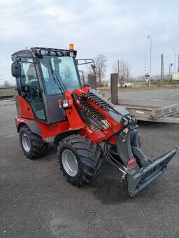 Kloubový teleskopický nakladač