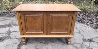 Rustikální komoda na nožkách