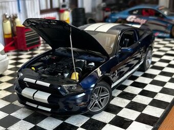 Ford mustang gt500 2010 1:18 greenlight