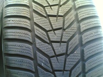 2ks HANKOOK WiNER ICEPT EVO3 235/35R19 91W top STAV