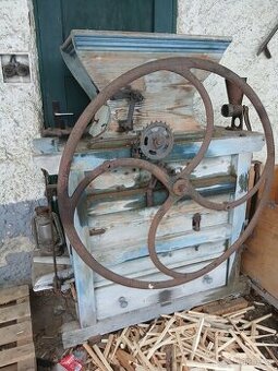 Starý velký šrotovnik