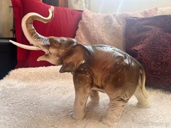 Porcelánový slon Royal Dux