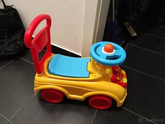 Dětské odrážecí auto