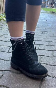 Černé dámské semišové boty