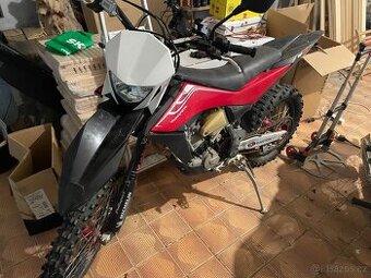 HUSQUARNA 449 ostre silnicni enduro 2013