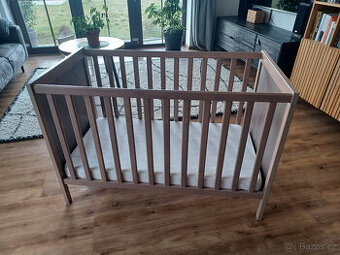 Dětská postýlka SUNDVIK vč. matrace + přebalovací pult