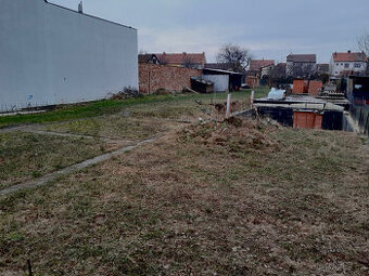 Prodej stavebního pozemku 1250 m² se stavebním povolením – L