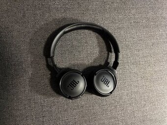 JBL Tune 520BT černá