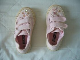 Prodám dívčí plátěné boty - 1